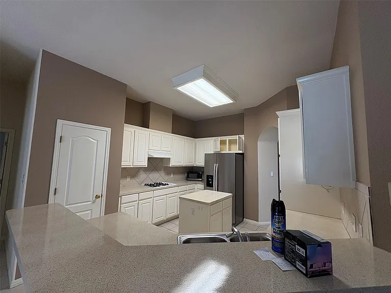 207 Kettleman Ln N — Photo 11