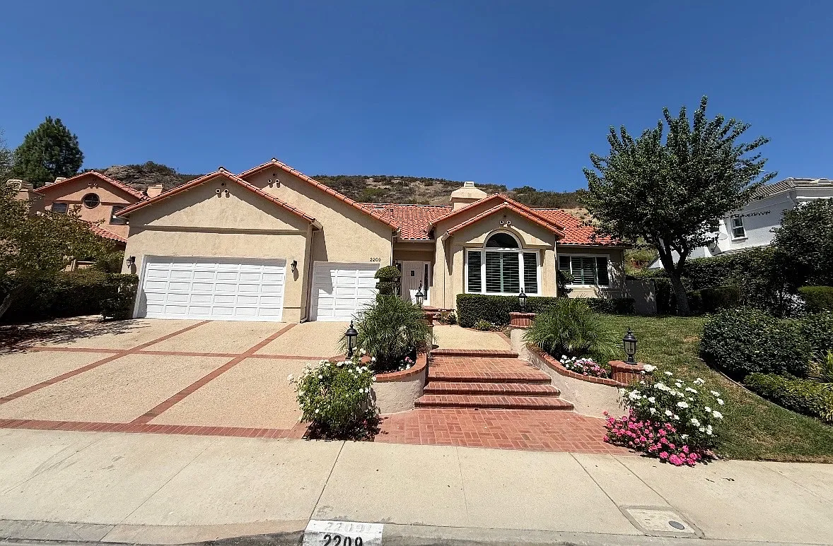 4 bed, 3.5 bath, 3562 sqft, $8,800 — Photo 1