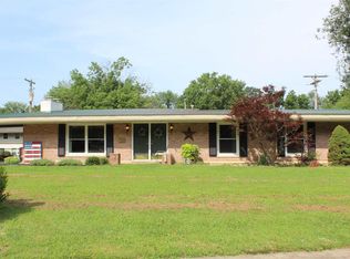 836 Ridgewood Dr, Quincy, IL 62301