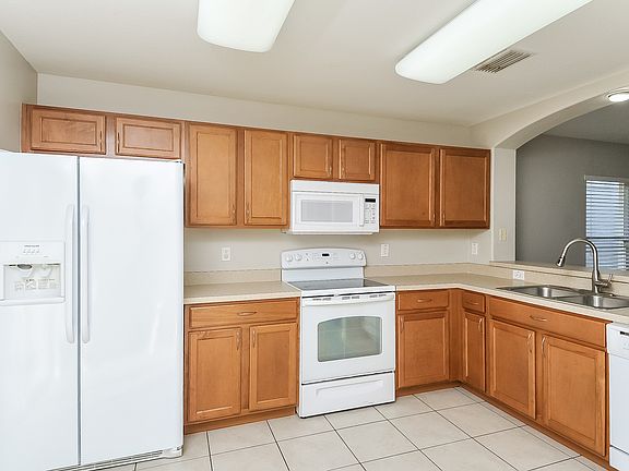 3rd image of 7535 Maroon Peak Dr