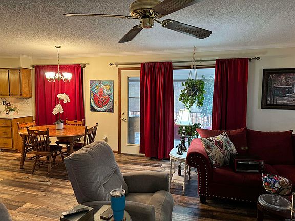 4th image of 304 Royal Dr