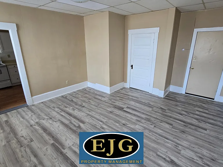 50 Main St #8 — Photo 12