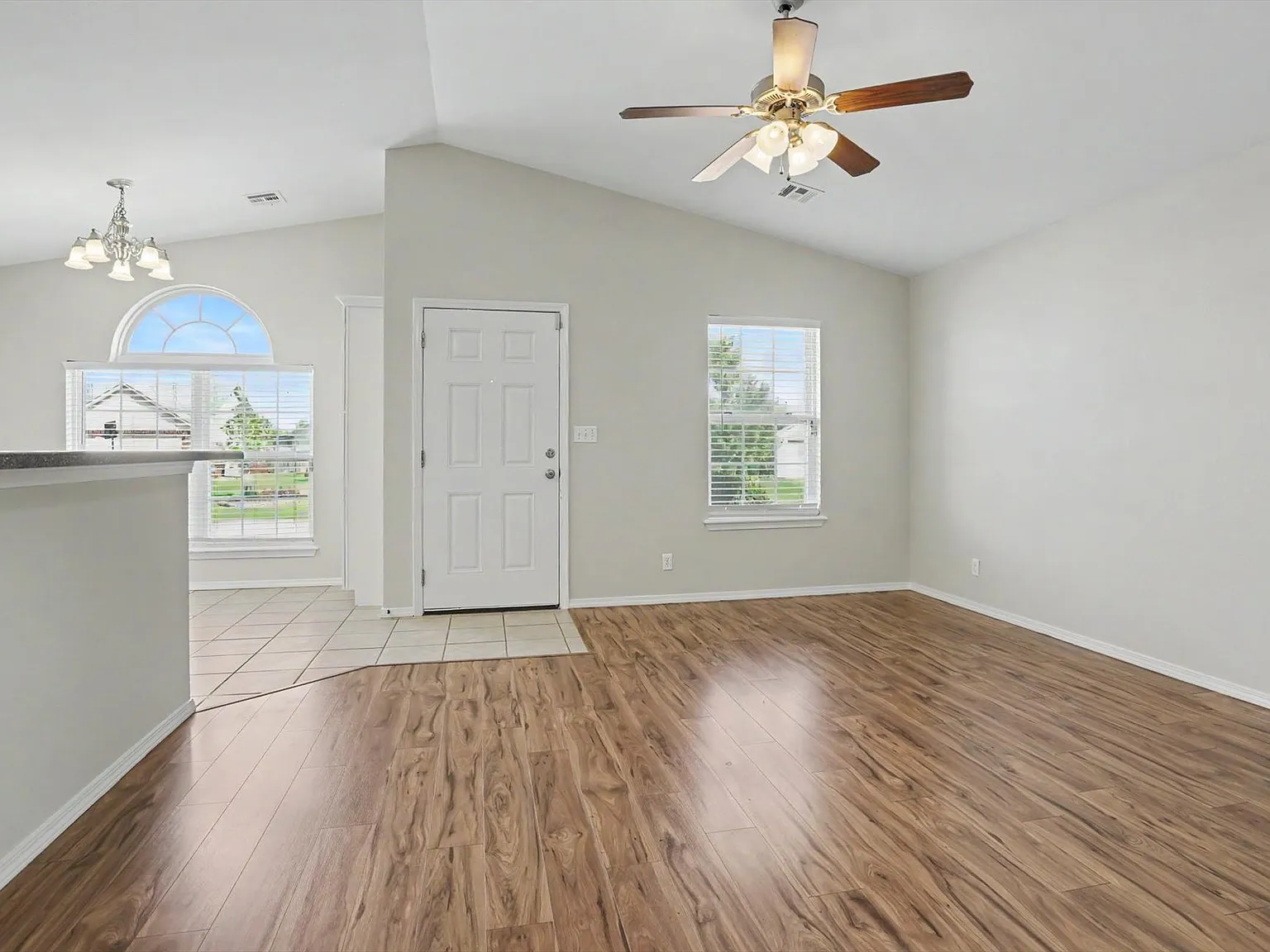 3 bed, 1124 sqft, $1,695 — Photo 2