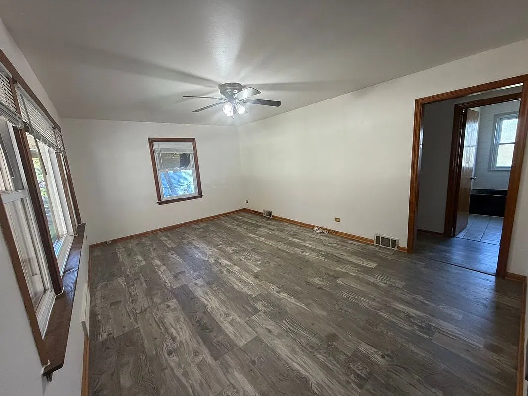 3 bed, 2.0 bath, 1928 sqft, $2,500 — Photo 2