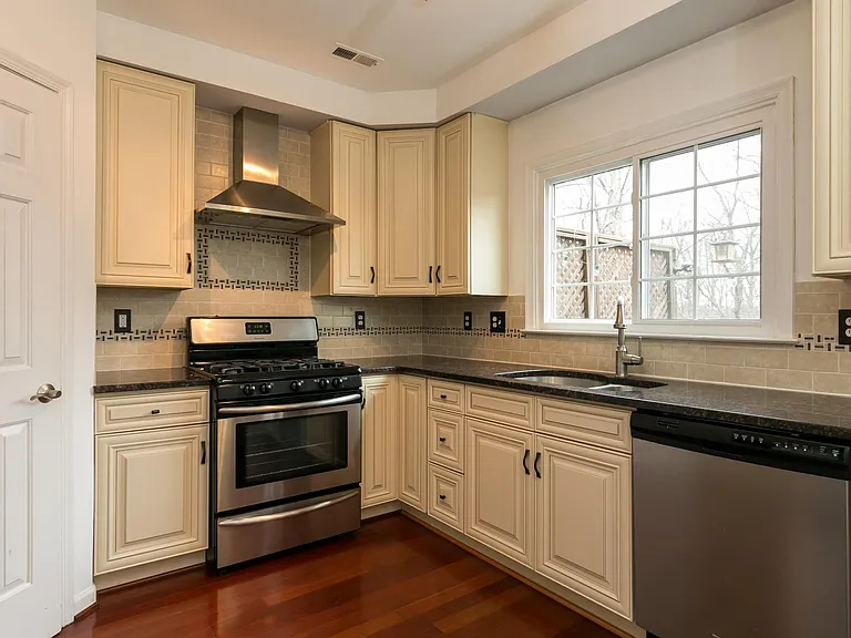 7011 Fieldhurst Ct — Photo 28