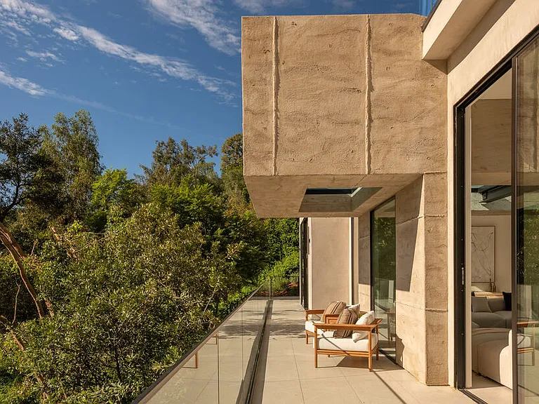 12752 Mulholland Dr — Photo 38