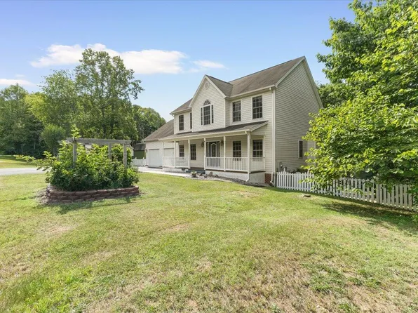 282 Four Seasons Dr, Troutville, VA 24175