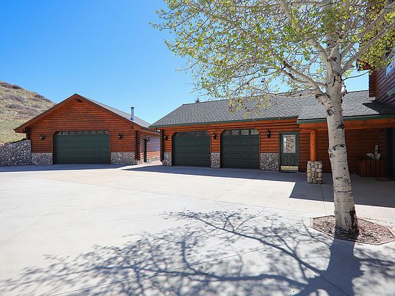 4th image of 1 Deer Haven Dr