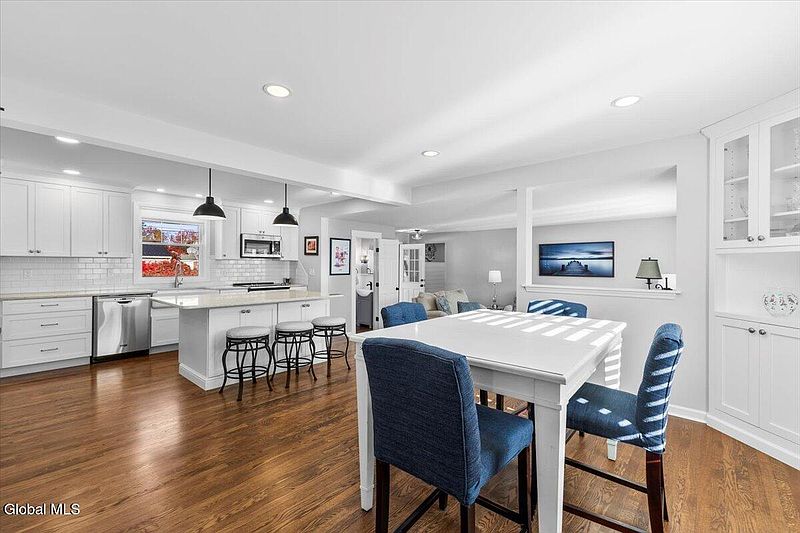 4th image of 113 Westchester Drive N