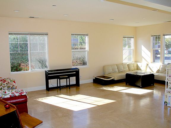 2nd image of 510 Burk Pl