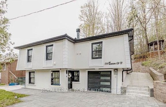 2nd image of 134 Queen St N