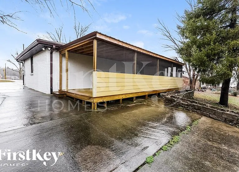 208 Beech Dr — Photo 15