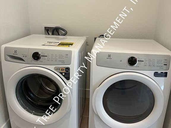 5th image of 572 W Balsam Ln
