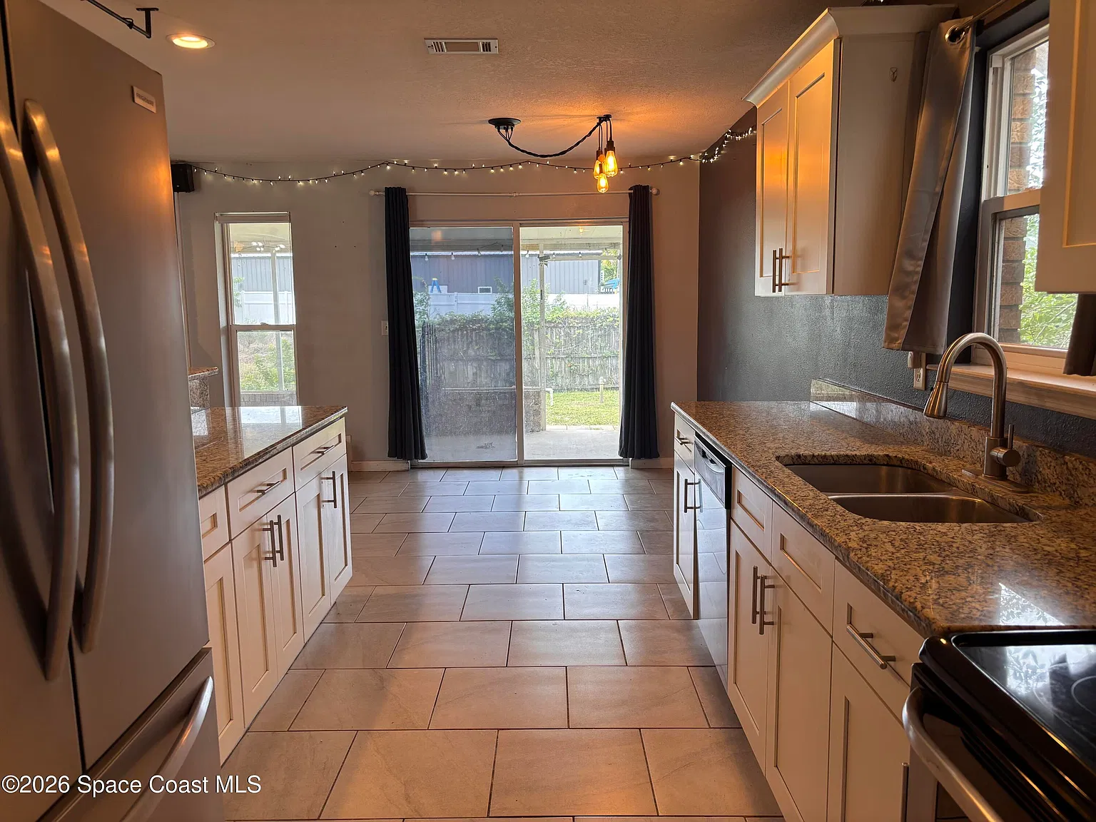 3 bed, 2.0 bath, 1391 sqft, $2,000 — Photo 4