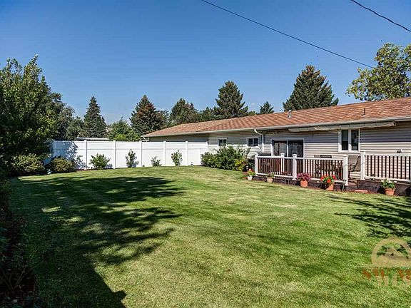3rd image of 603 Meadowlark Ln