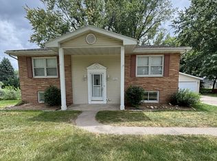 4152 Suburban Dr, Waterloo, IA 50702