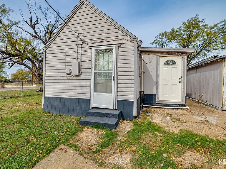 226 W Avenue M — Photo 15