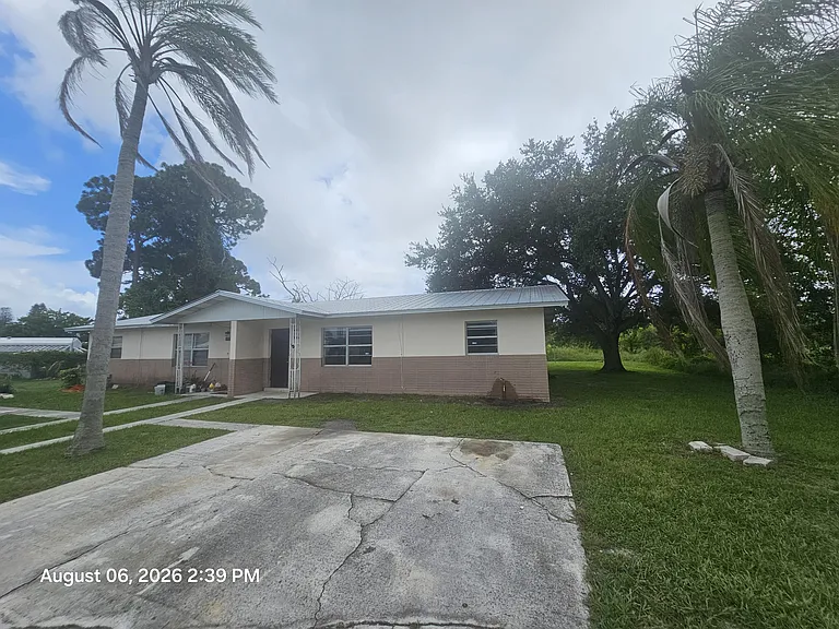 2572 Seneca Ave — Photo 17
