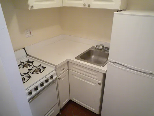 Rented by DSA Realty Midtown West | media 39