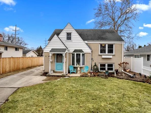 1316 Pershing Ave, Wheaton, IL 60189