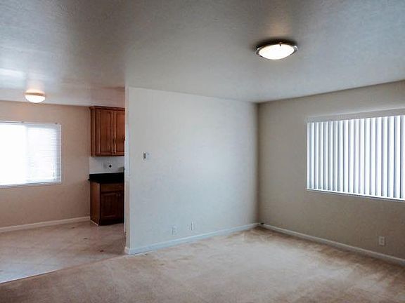 2nd image of 1642 Queen Charlotte Dr APT 4