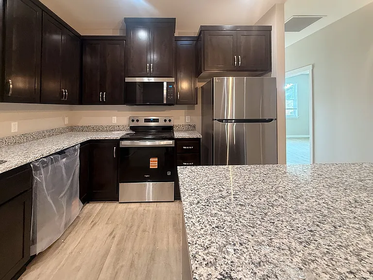 5534-5564 Skyline Rd S — Photo 174