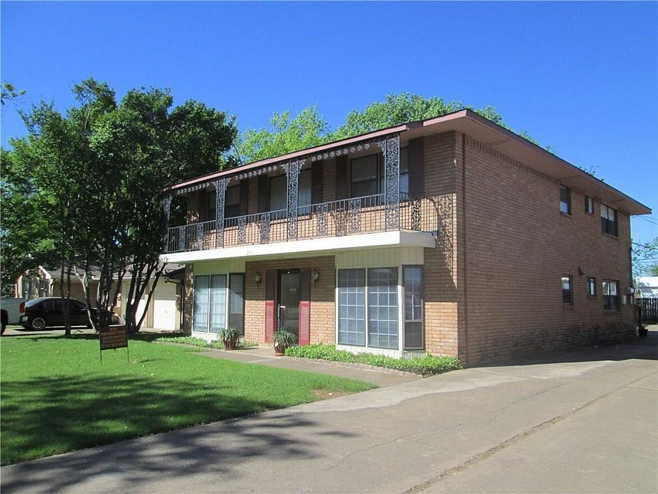 1st image of 2101 Oakhurst Dr Unit B