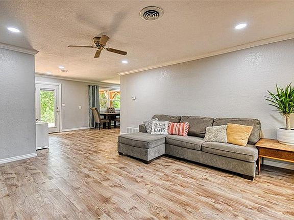 4th image of 615 Highland Dr
