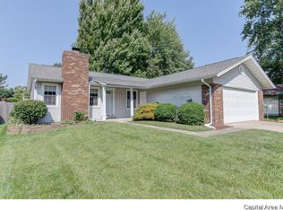 152 Springbrook Dr, Springfield, IL 62702