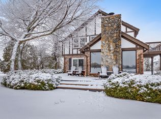 755 Leicester Rd, Elk Grove Village, IL 60007