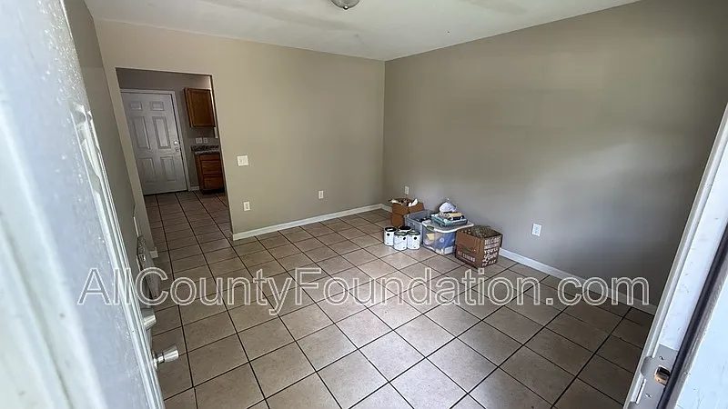 3 bed, 1.0 bath, 936 sqft, $1,895 — Photo 3