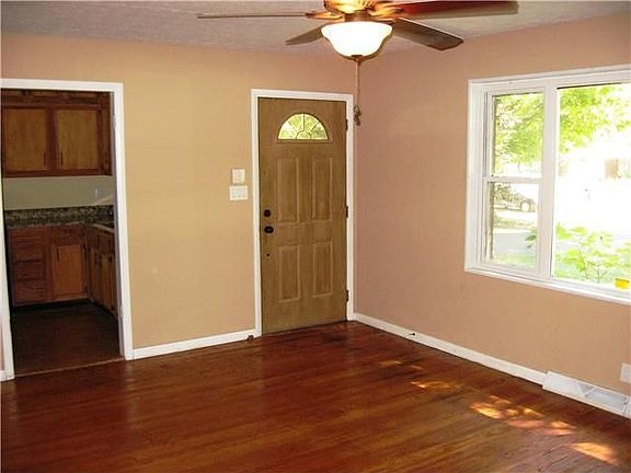 2nd image of 5906 Woodside Dr