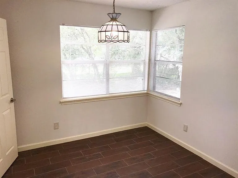 2621 N Woodloch St — Photo 11