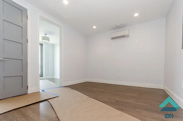 Rented by EXR | media 18