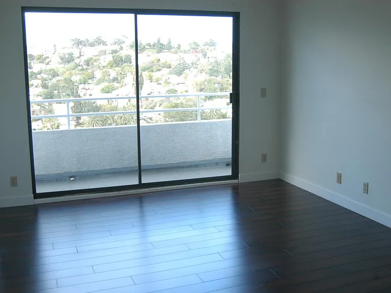 1425 Columbia Dr — Photo 4