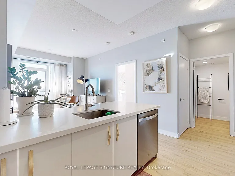 8 Trent Ave #821 — Photo 7