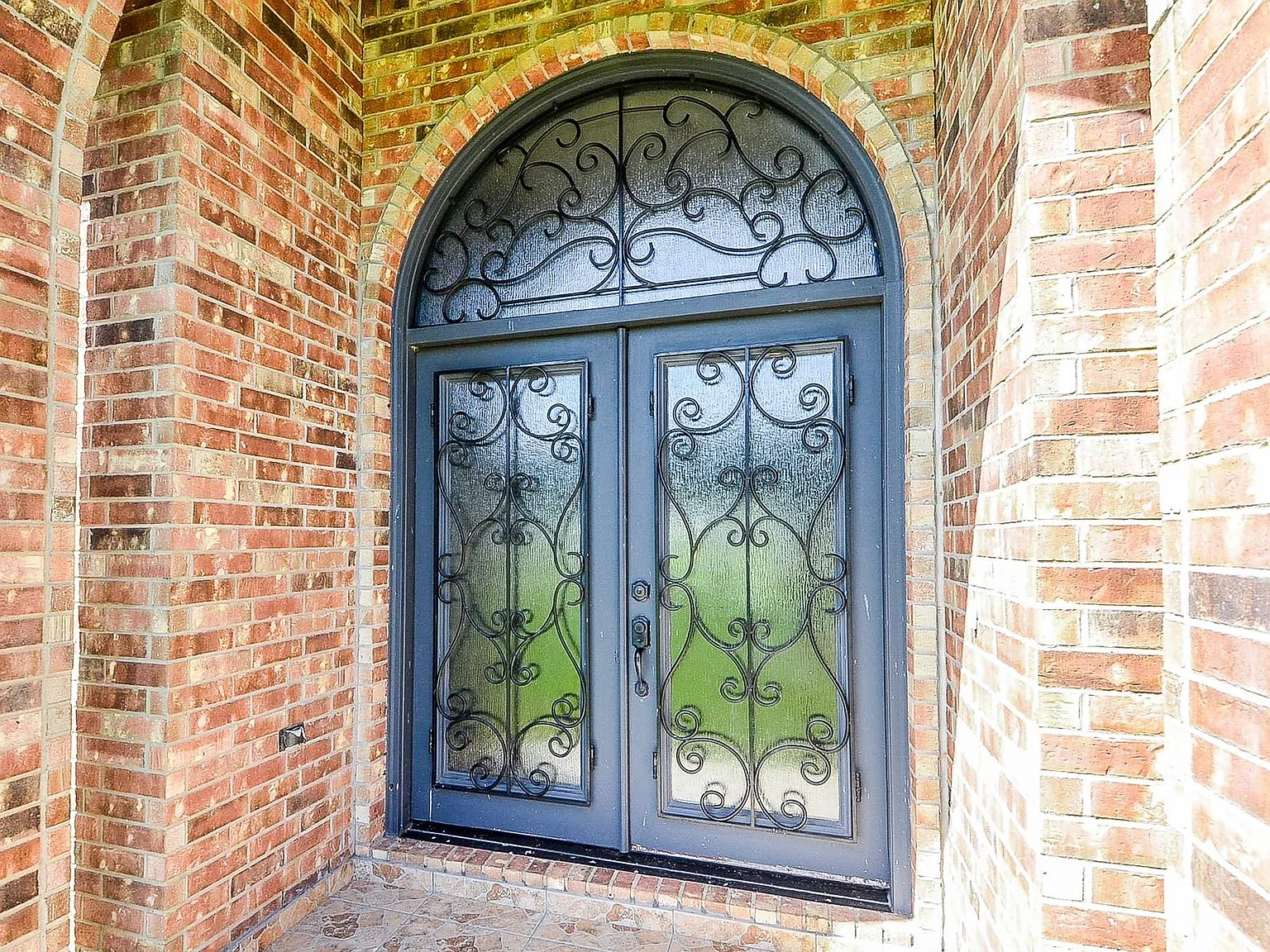 4 bed, 2.0 bath, 2006 sqft, $2,550 — Photo 3