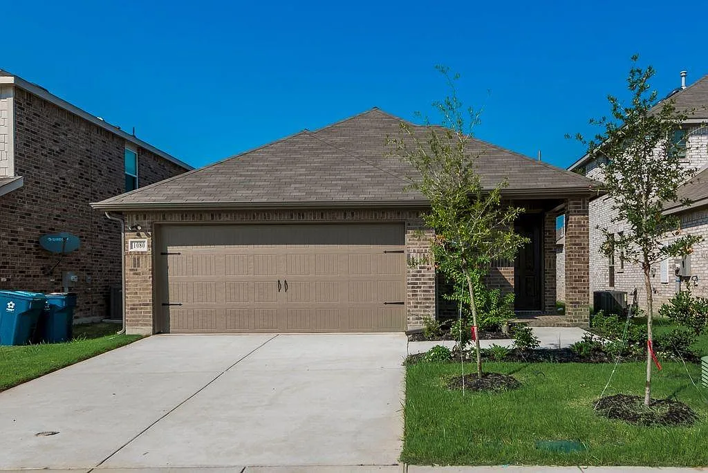 3 bed, 1704 sqft, $2,200 — Photo 1