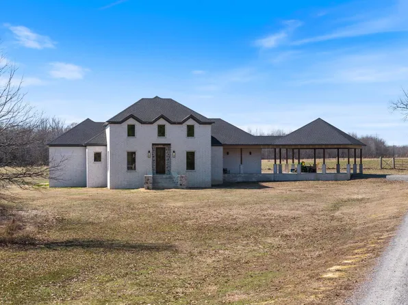 60 Cessna Ave, Greenbrier, AR 72058