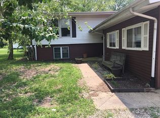 208 Falcon Crest Dr, Oakwood, IL 61858