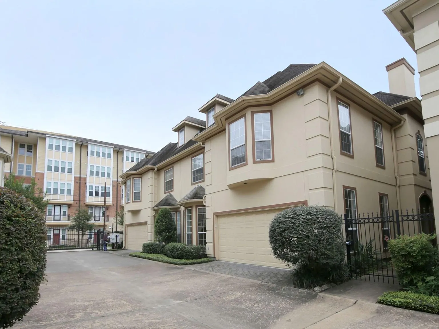 3 bed, 2.5 bath, 2140 sqft, $2,695 — Photo 1