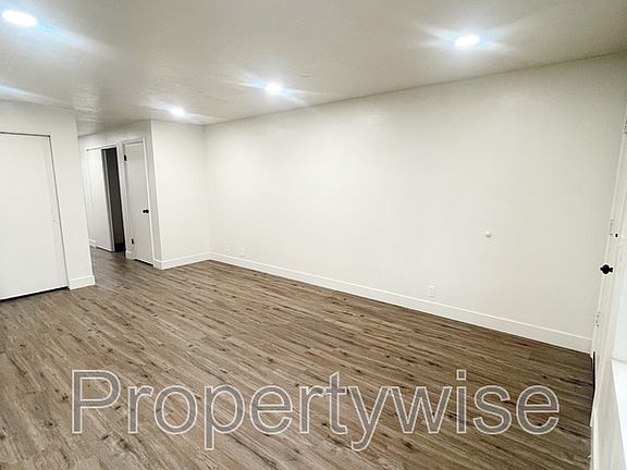 5th image of 285 E Whitlock Ave #6