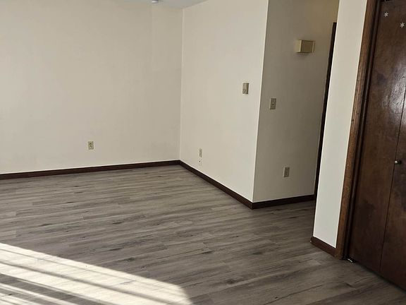 4th image of 80 N Welles Ave