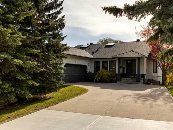 231 N Scimitar Bay NW, Calgary, AB T3L 1L8