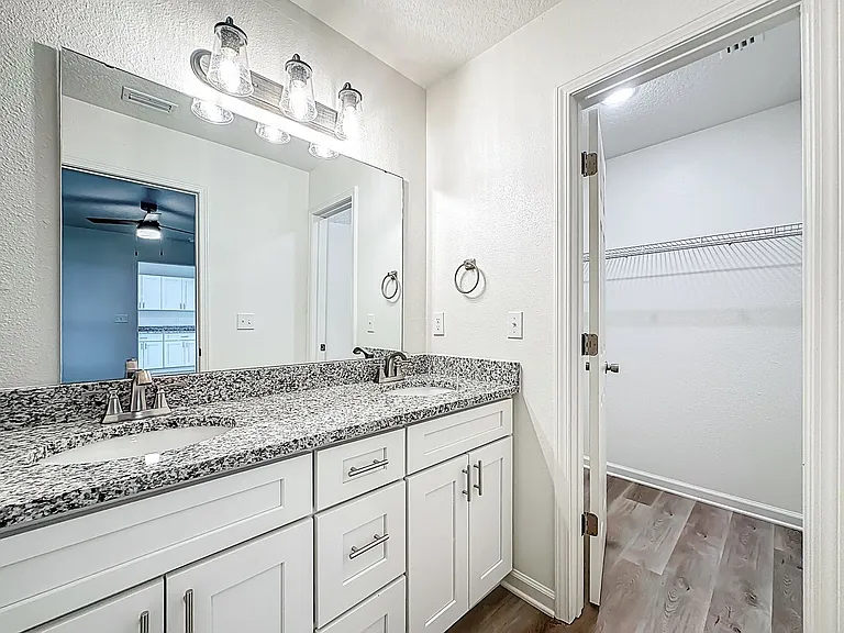 780 W 5th St — Photo 10