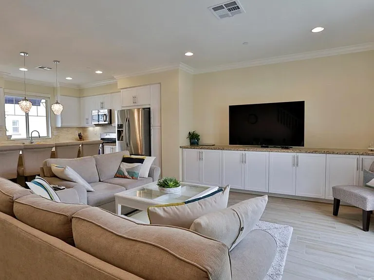 19 Abarrota St — Photo 4