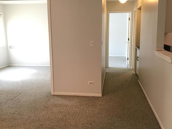 Bedroom with french door/Hallway