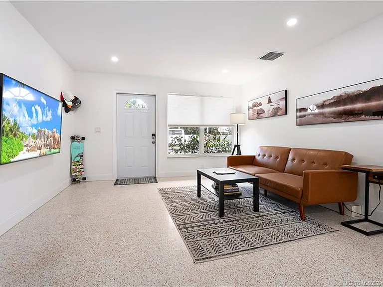 30 SW Hideaway Pl — Photo 8