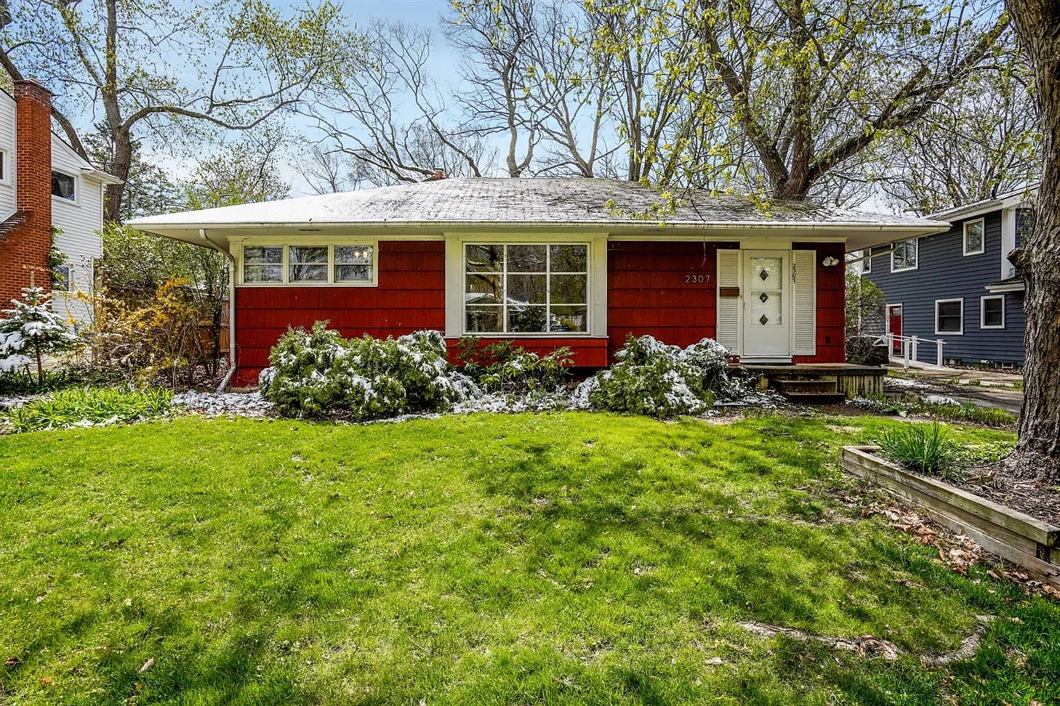 2307 Walter Dr photo 1
