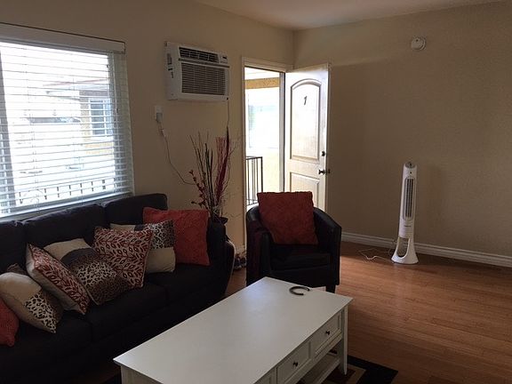 3rd image of 5353 Canoga Ave APT 4